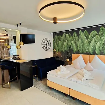 Dom Wypoczynkowy Oskar 250M Od Morza Z Sauna I Jacuzzi מלון 5*